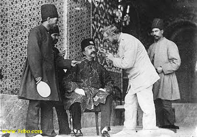 ناصرالدين شاه قاجار درحال سلماني