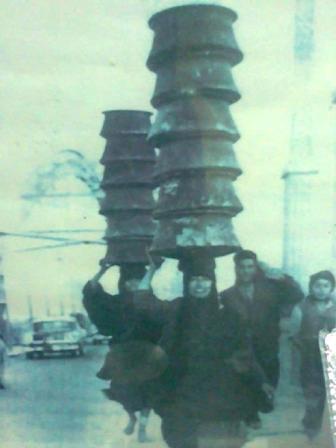 ظرف ماست بر سر زن عرب پل سفید