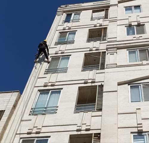 راپل کار تهران ، جلوگیری از سقوط سنگ آپارتمان بدون نیاز به داربست