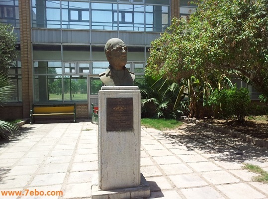 مجسمه یادبود دکتر مصطفی چمران اهواز